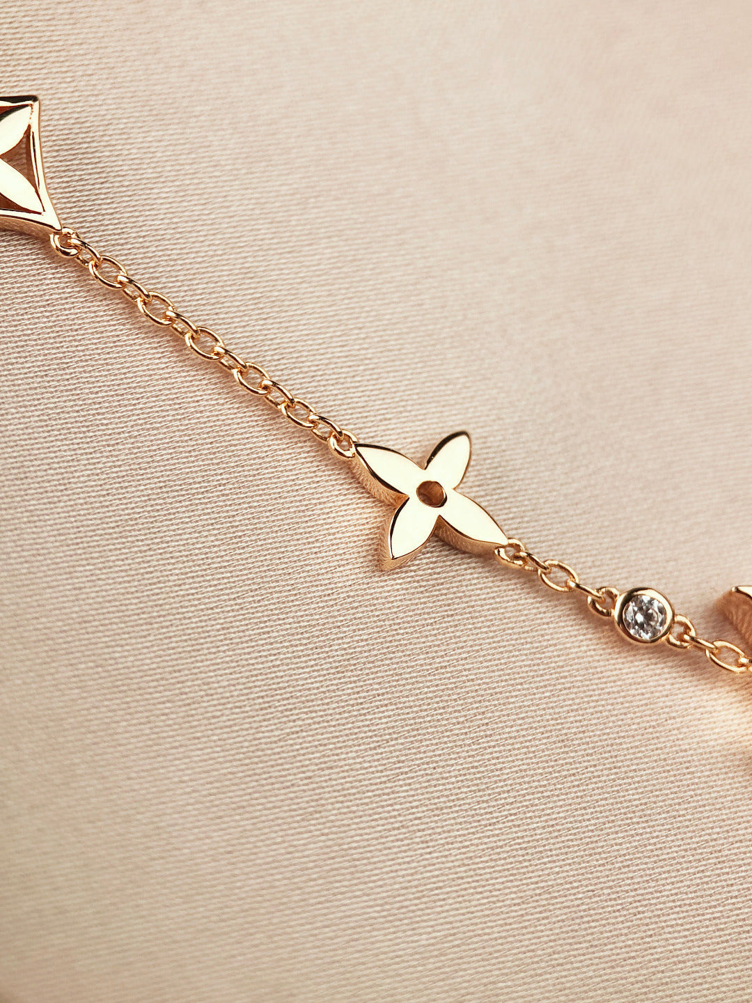 [Elara jewelsry ]STAR AND SUN 7 MOTIFS GOLD BRACELET
