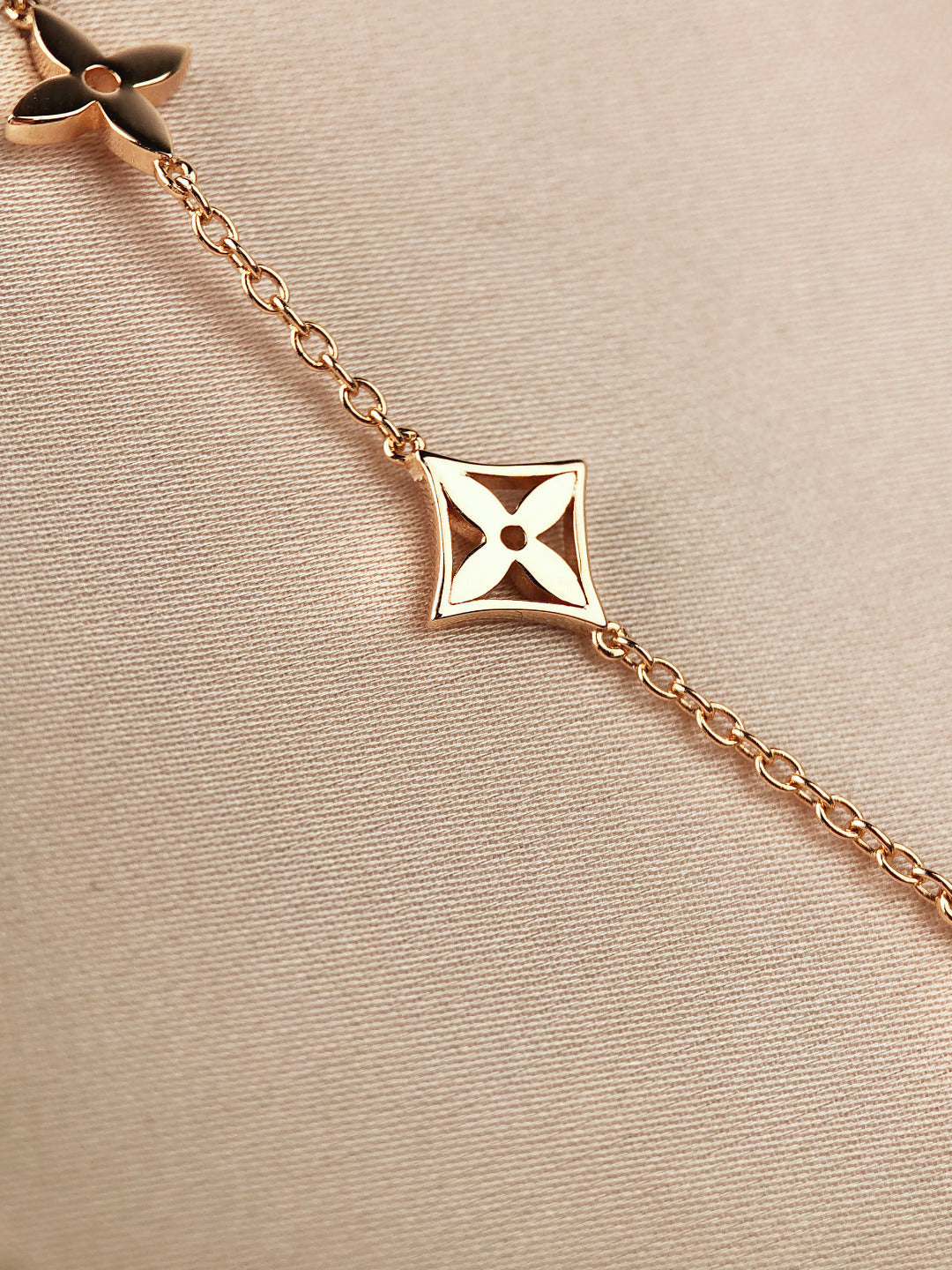 [Elara jewelsry ]STAR AND SUN 7 MOTIFS GOLD BRACELET