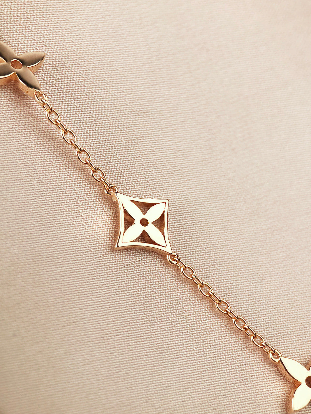 [Elara jewelsry ]STAR AND SUN 7 MOTIFS GOLD BRACELET