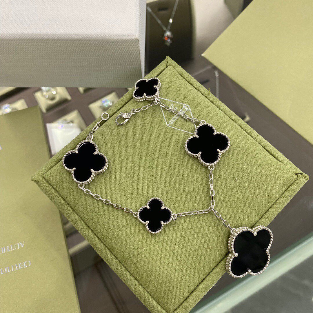 [Elara jewelsry ]CLOVER 5 MOTIFS SIVLER ONYX BRACELET