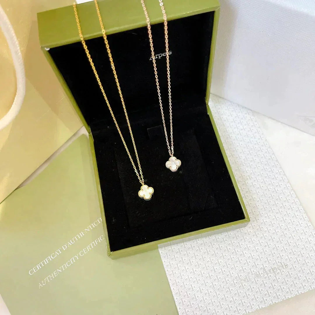 [Elara jewelsry ]CLOVER MINI 9.5MM WHITE MOTHER-OF-PEARL NECKLACE