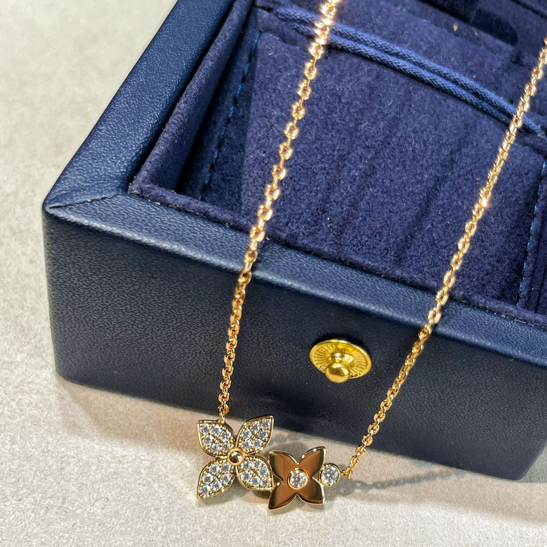 [Elara jewelsry ]STAR BLOSSOM NECKLACE PINK GOLD DIAMONDS
