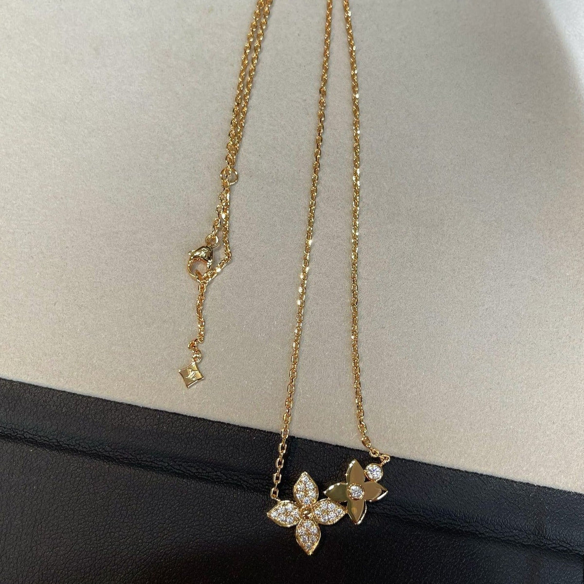 [Elara jewelsry ]STAR BLOSSOM NECKLACE PINK GOLD DIAMONDS