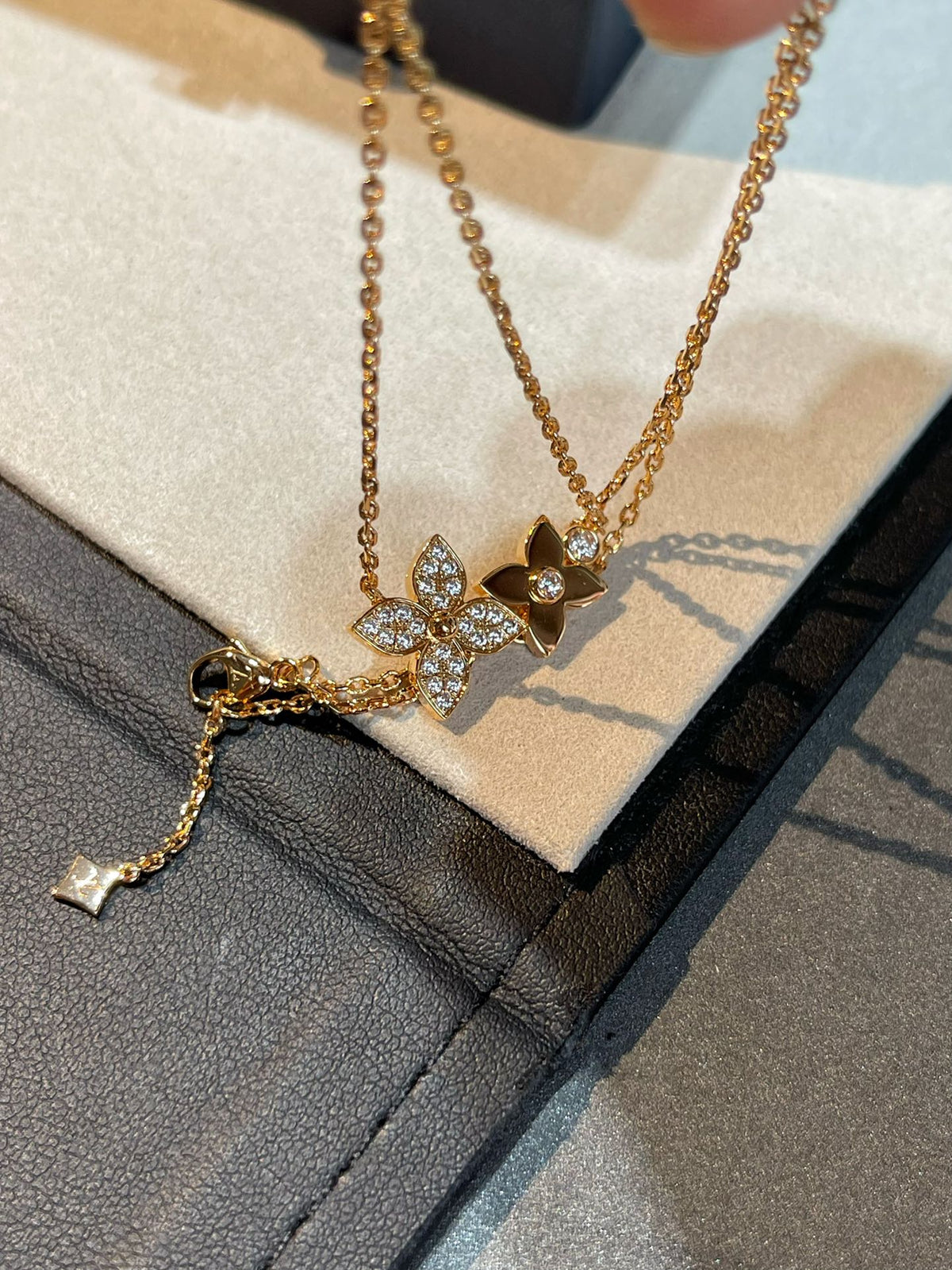 [Elara jewelsry ]STAR BLOSSOM NECKLACE PINK GOLD DIAMONDS
