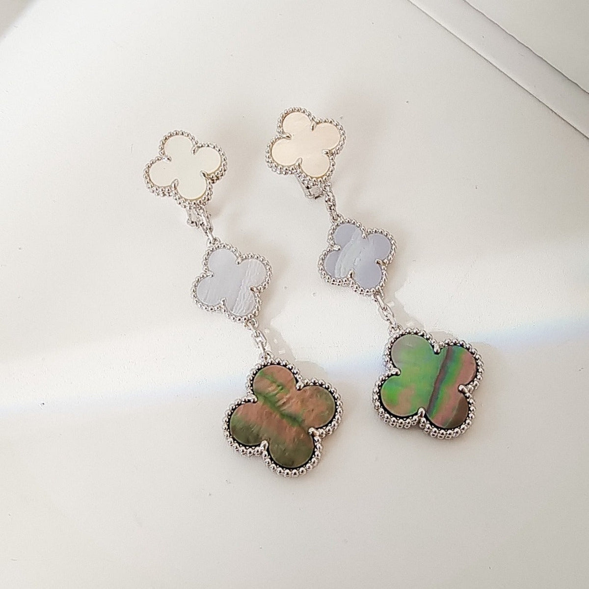 [Elara jewelsry ]CLOVER 3 MOTIFS CHALCEDONY DARK MOP SILVER EARRINGS