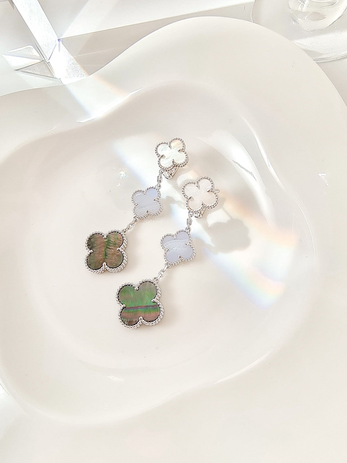[Elara jewelsry ]CLOVER 3 MOTIFS CHALCEDONY DARK MOP SILVER EARRINGS