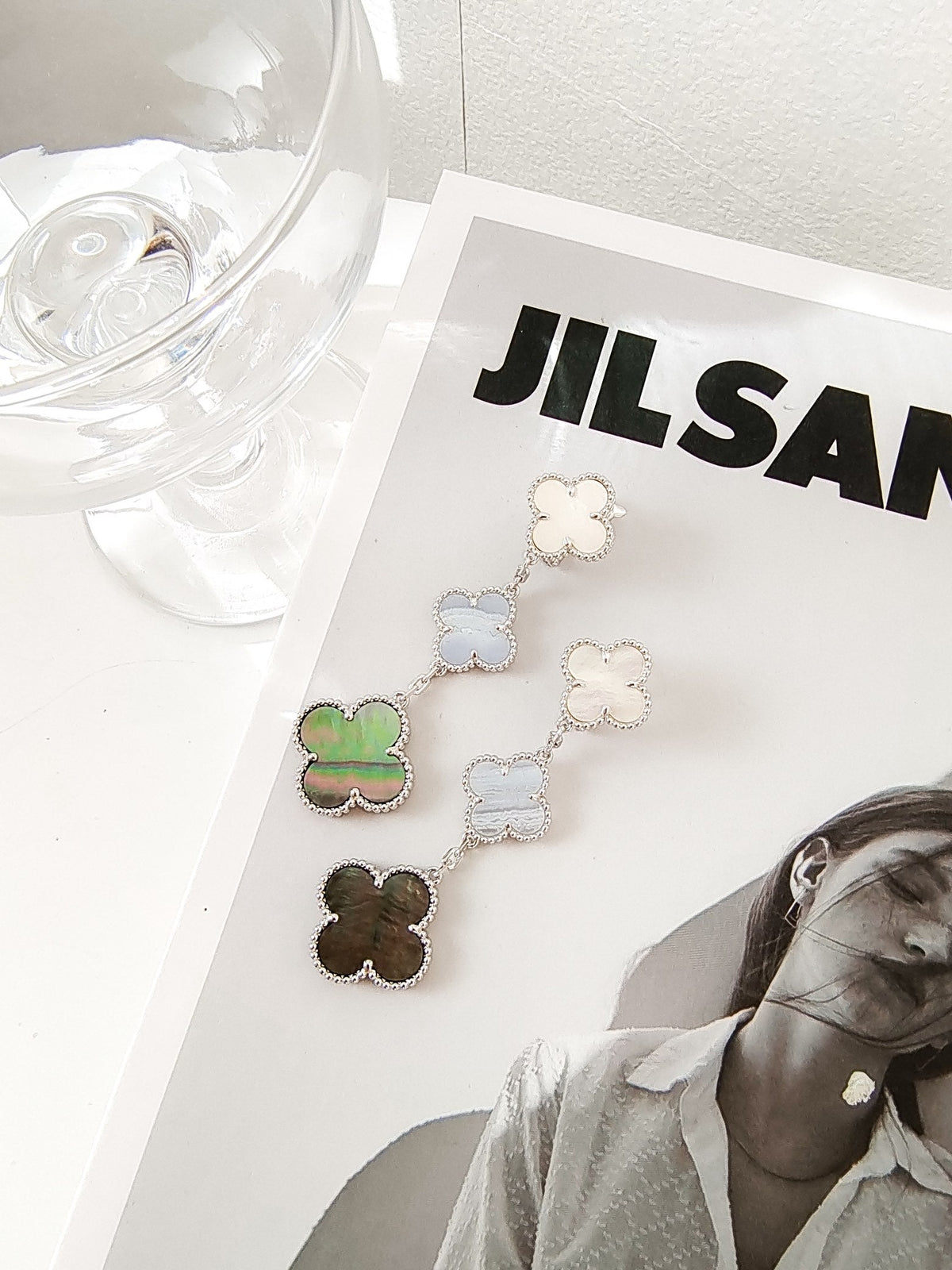 [Elara jewelsry ]CLOVER 3 MOTIFS CHALCEDONY DARK MOP SILVER EARRINGS