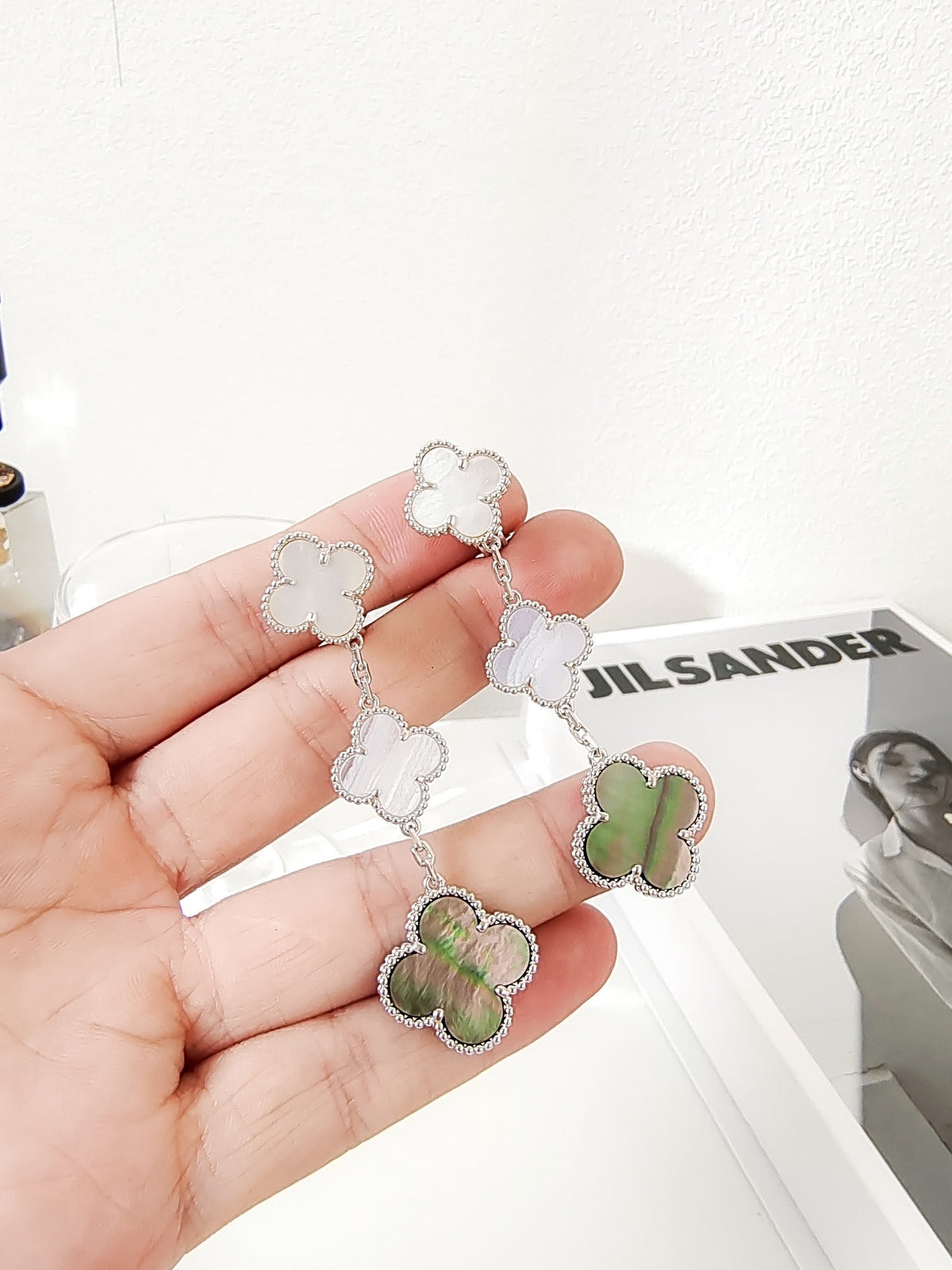 [Elara jewelsry ]CLOVER 3 MOTIFS CHALCEDONY DARK MOP SILVER EARRINGS
