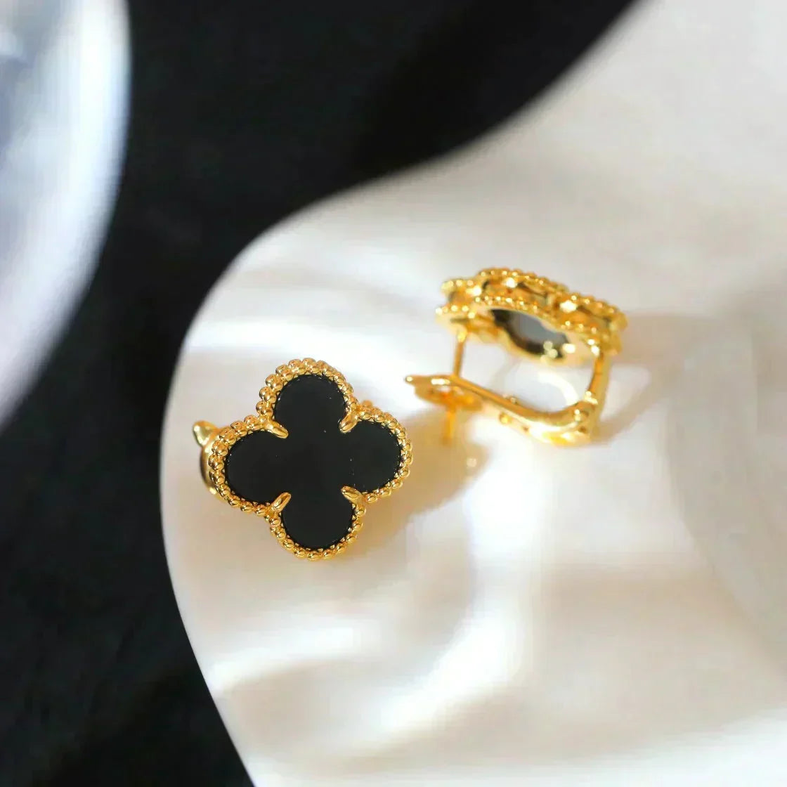 [Elara jewelsry ]CLOVER MEDIUM 1 MOTIFS  ONYX STUD EARRINGS