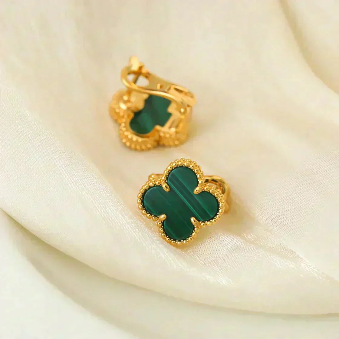 [Elara jewelsry ]CLOVER MEDIUM 1 MOTIFS MALACHITE  EARRINGS