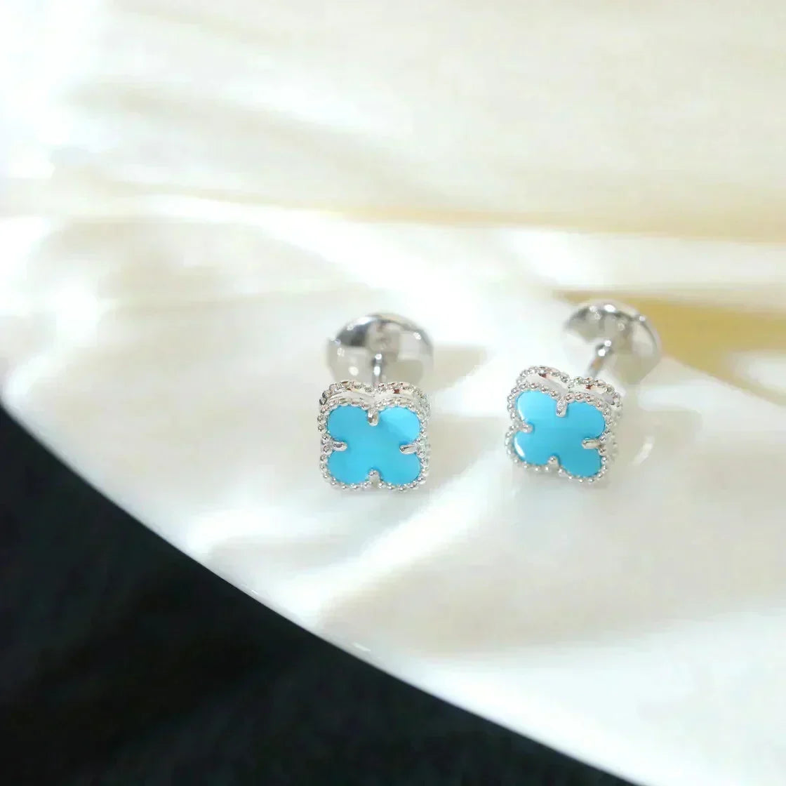 [Elara jewelsry ]CLOVER MINI 9.5MM ONYX STUD EARRINGS SILVER