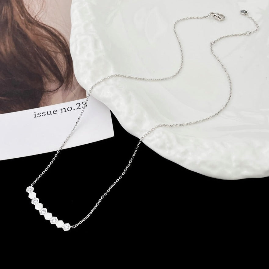 [Elara jewelsry ]BEE MY LOVE DIAMOND NECKLACE