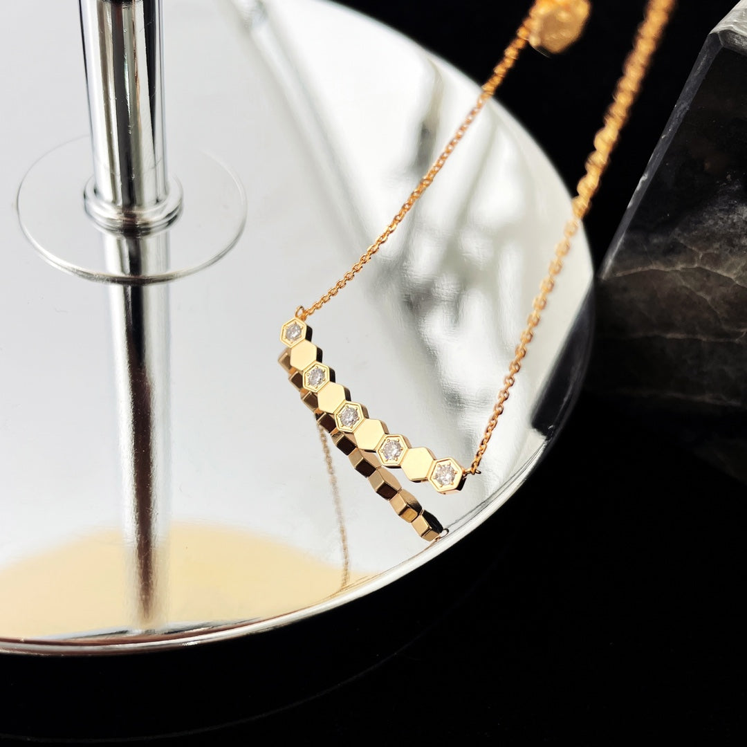 [Elara jewelsry ]BEE MY LOVE DIAMOND NECKLACE