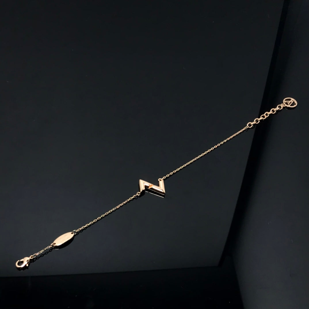 [Elara jewelsry ]VOLT LV LOGO BRACELET