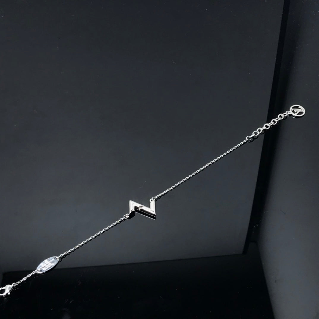 [Elara jewelsry ]VOLT LV LOGO BRACELET