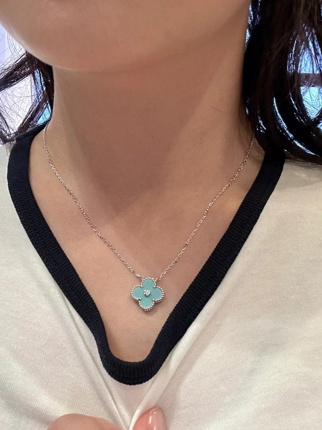 [Elara jewelsry ]CLOVER 1 DIAMOND LIGHT BLUE SILVER NECKLACE