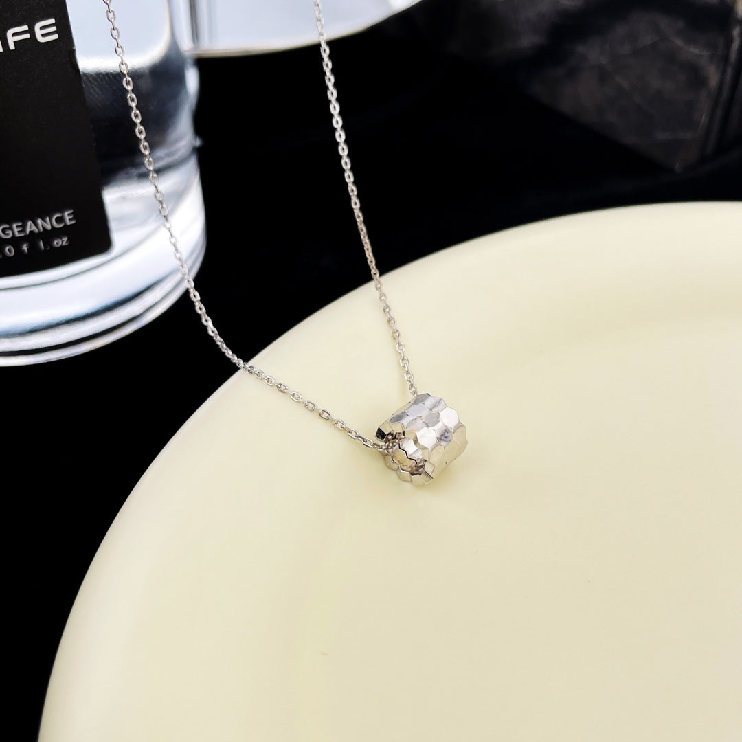 [Elara jewelsry ]BEE MINI PEDANT DIAMOND NECKLACE