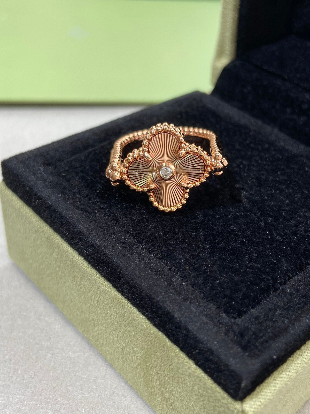[Elara jewelsry ]CLOVER RIVERSIBLE PINK GOLD RING