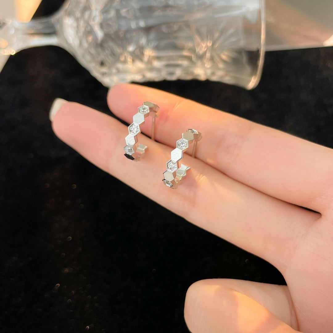[Elara jewelsry ]BEE LOVE DIAMOND HOOP EARRINGS