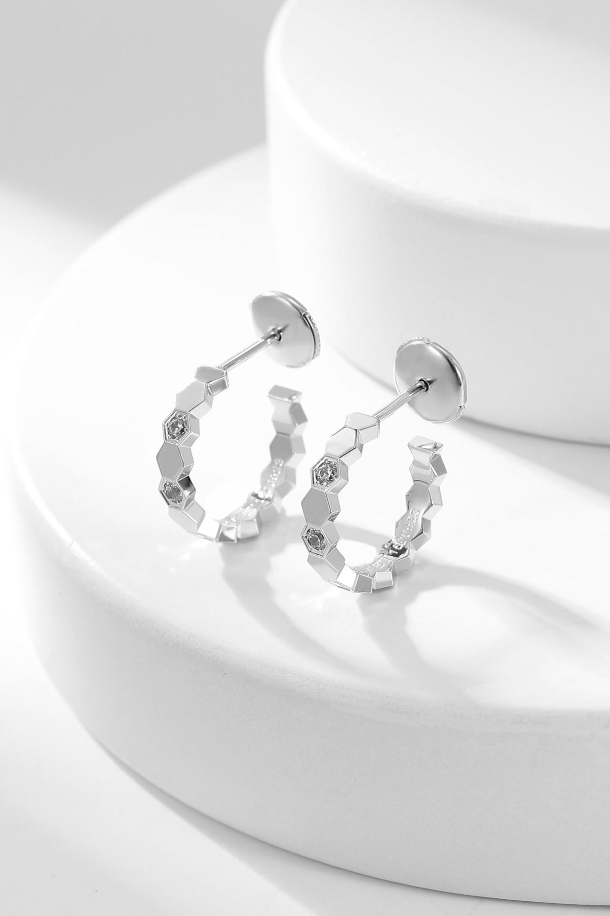 [Elara jewelsry ]BEE LOVE DIAMOND HOOP EARRINGS