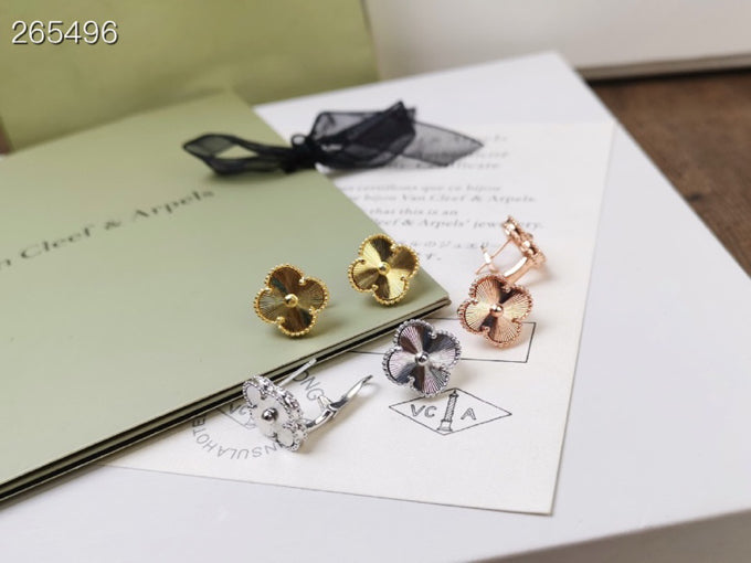 [Elara jewelsry ]CLOVER MEDIUM STUD EARRINGS