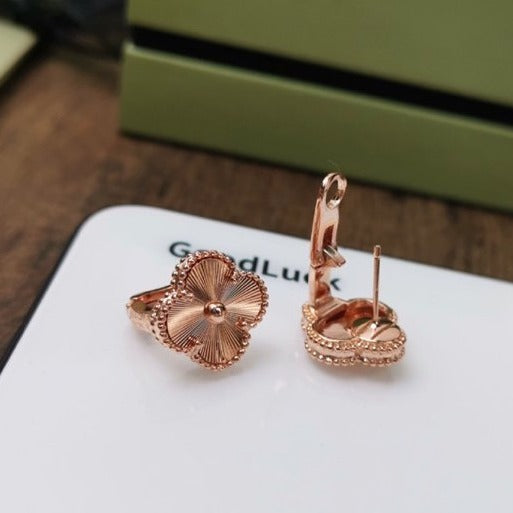 [Elara jewelsry ]CLOVER MEDIUM STUD EARRINGS