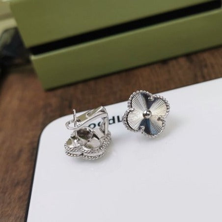 [Elara jewelsry ]CLOVER MEDIUM STUD EARRINGS