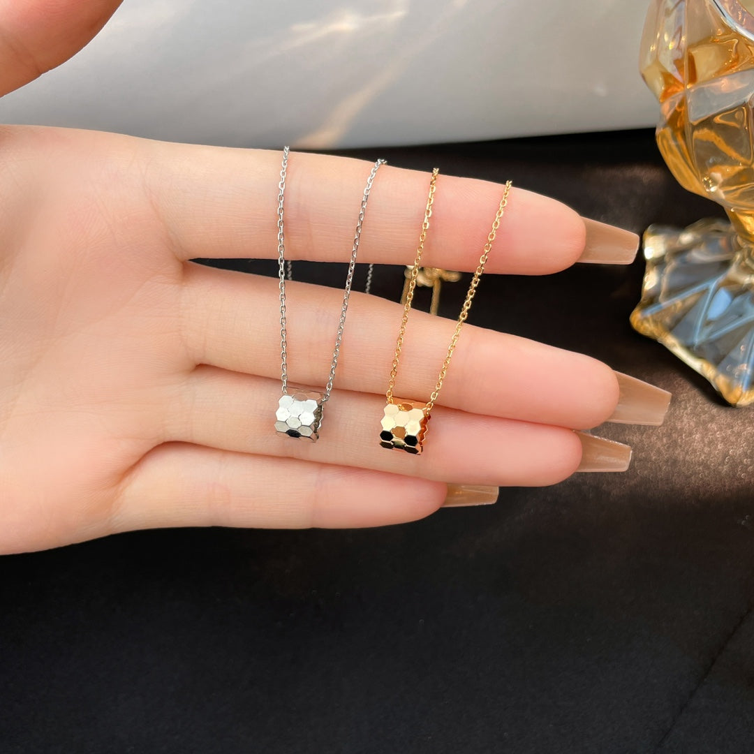 [Elara jewelsry ]BEE MINI NECKLACE