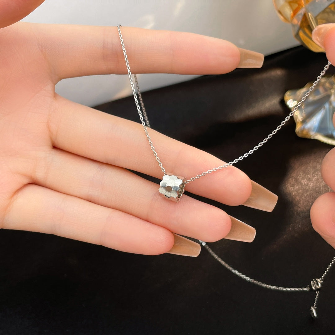 [Elara jewelsry ]BEE MINI NECKLACE
