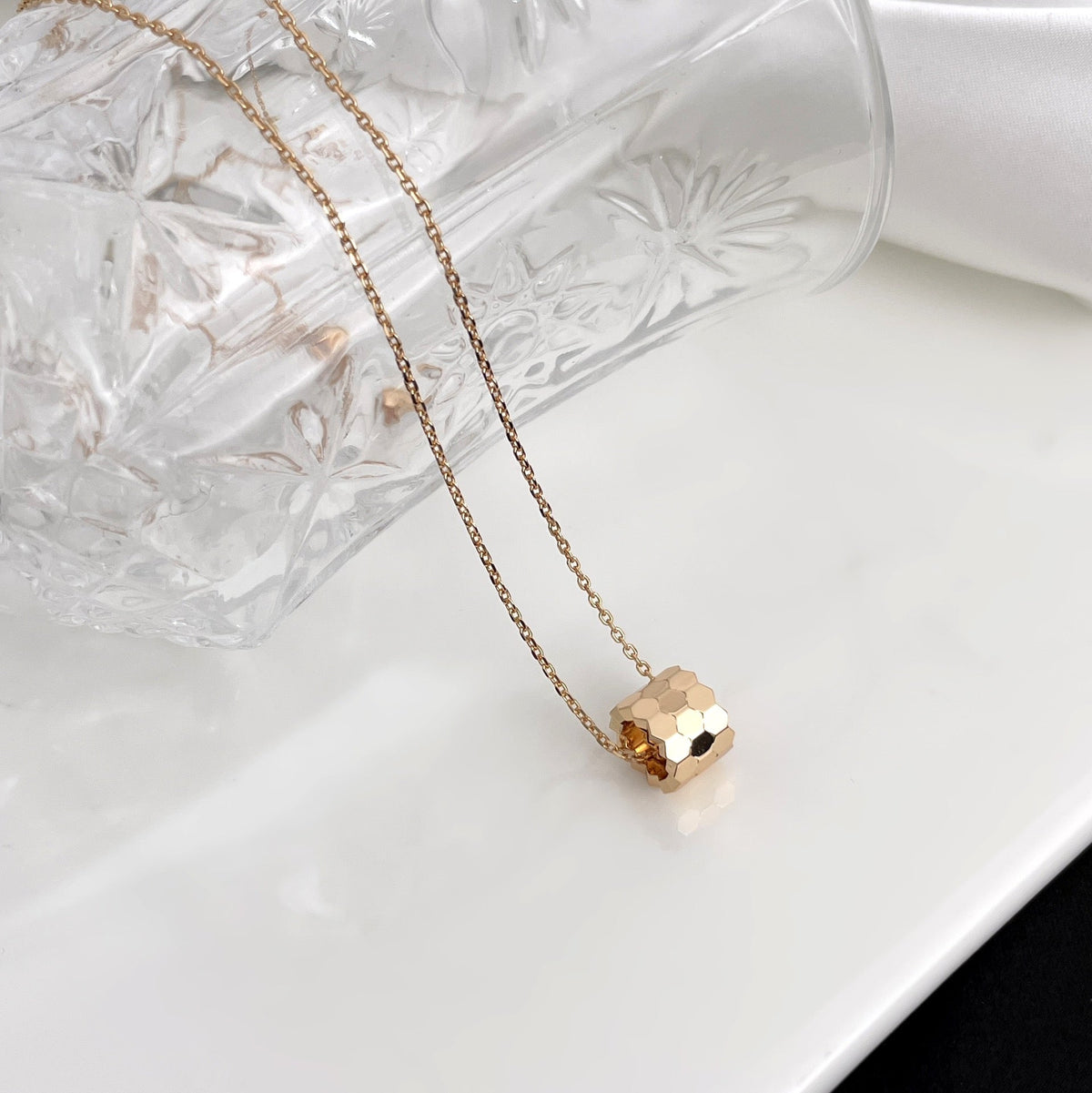 [Elara jewelsry ]BEE MINI NECKLACE