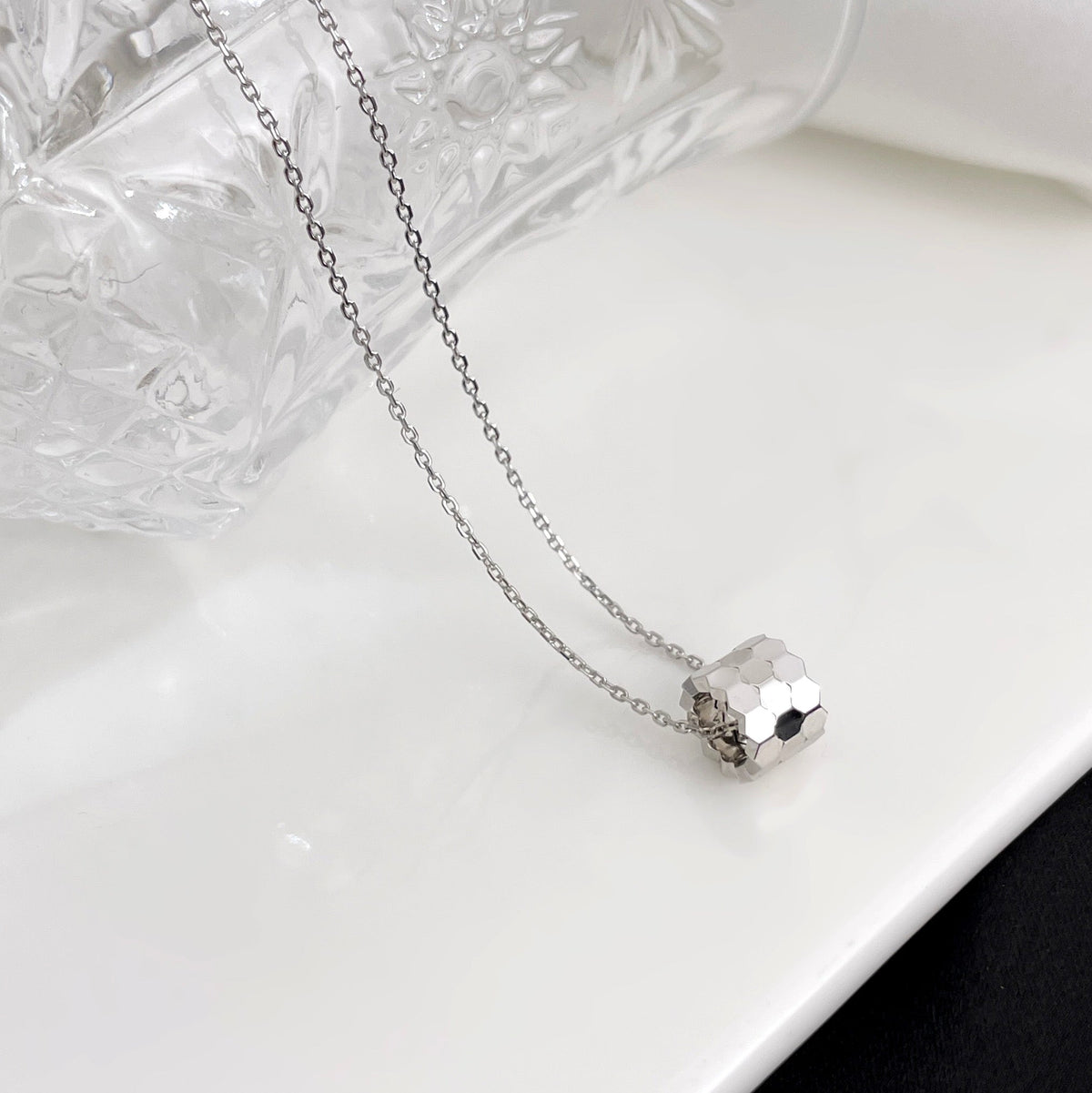 [Elara jewelsry ]BEE MINI NECKLACE