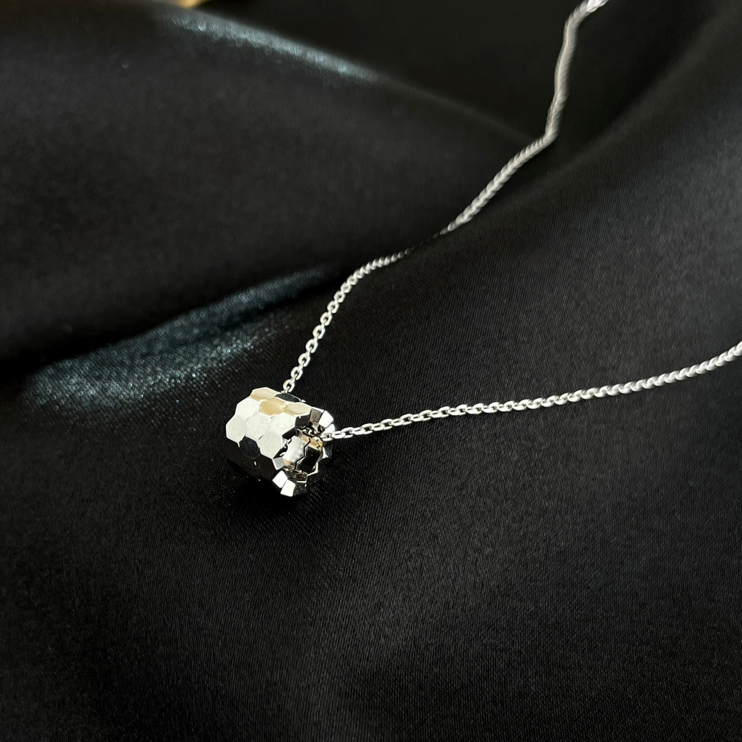 [Elara jewelsry ]BEE MINI NECKLACE