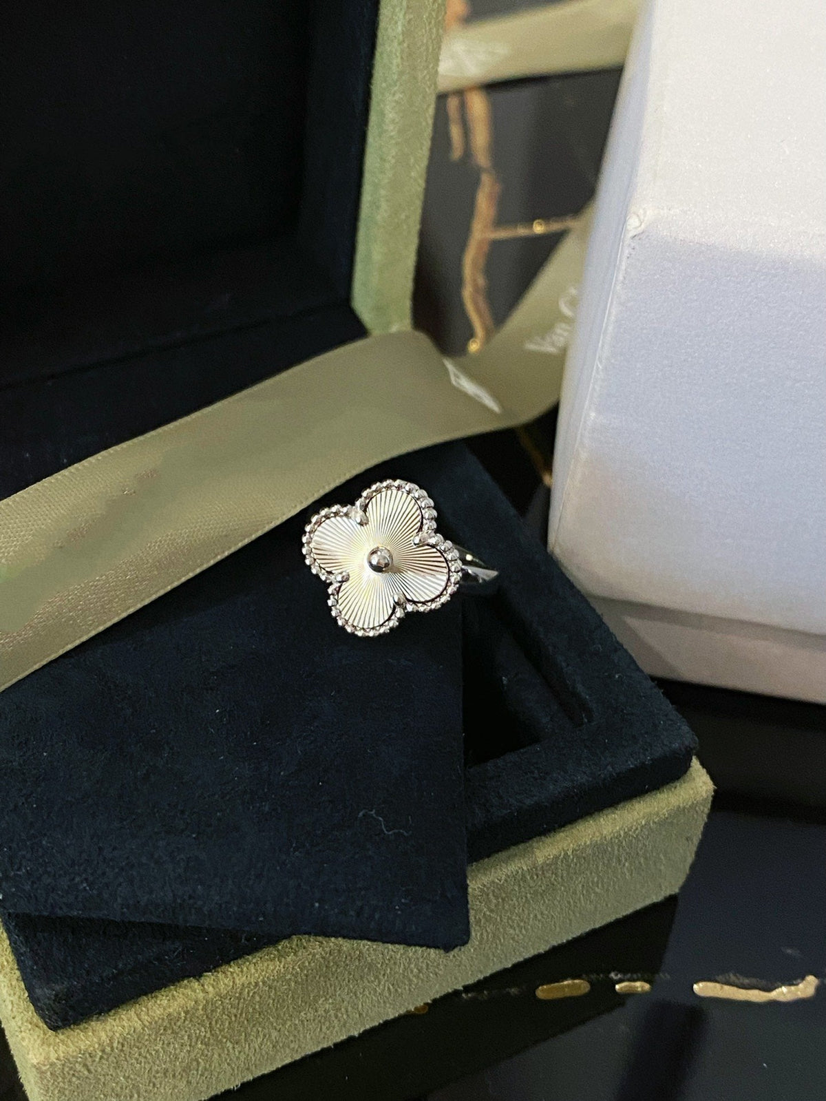 [Elara jewelsry ]CLOVER SILVER RING