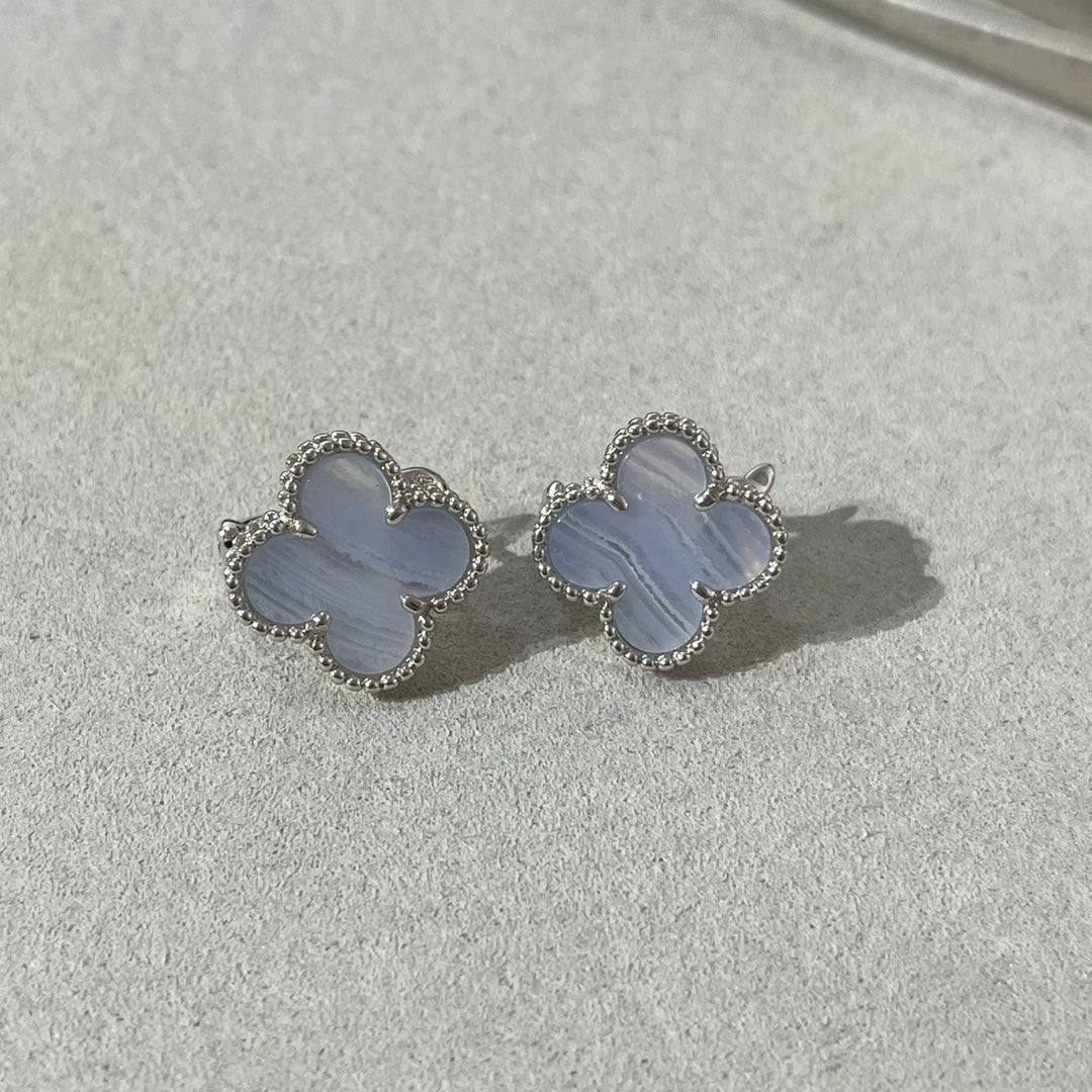 [Elara jewelsry ]CLOVER CHALCEDONY SILVER STUD EARRINGS
