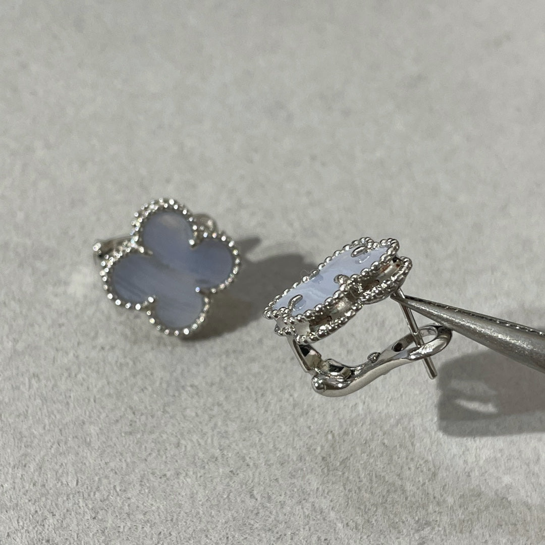 [Elara jewelsry ]CLOVER CHALCEDONY SILVER STUD EARRINGS