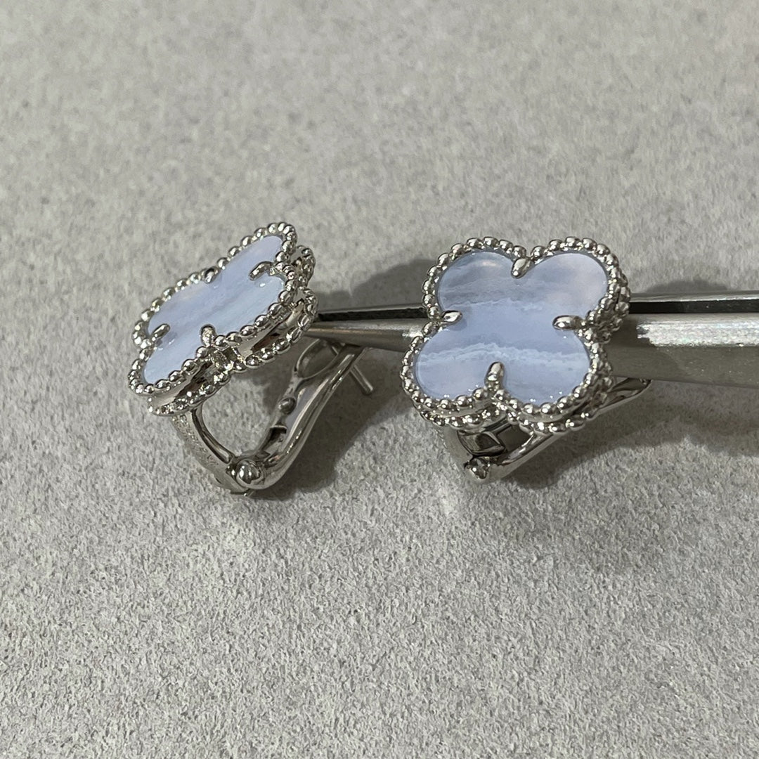 [Elara jewelsry ]CLOVER CHALCEDONY SILVER STUD EARRINGS