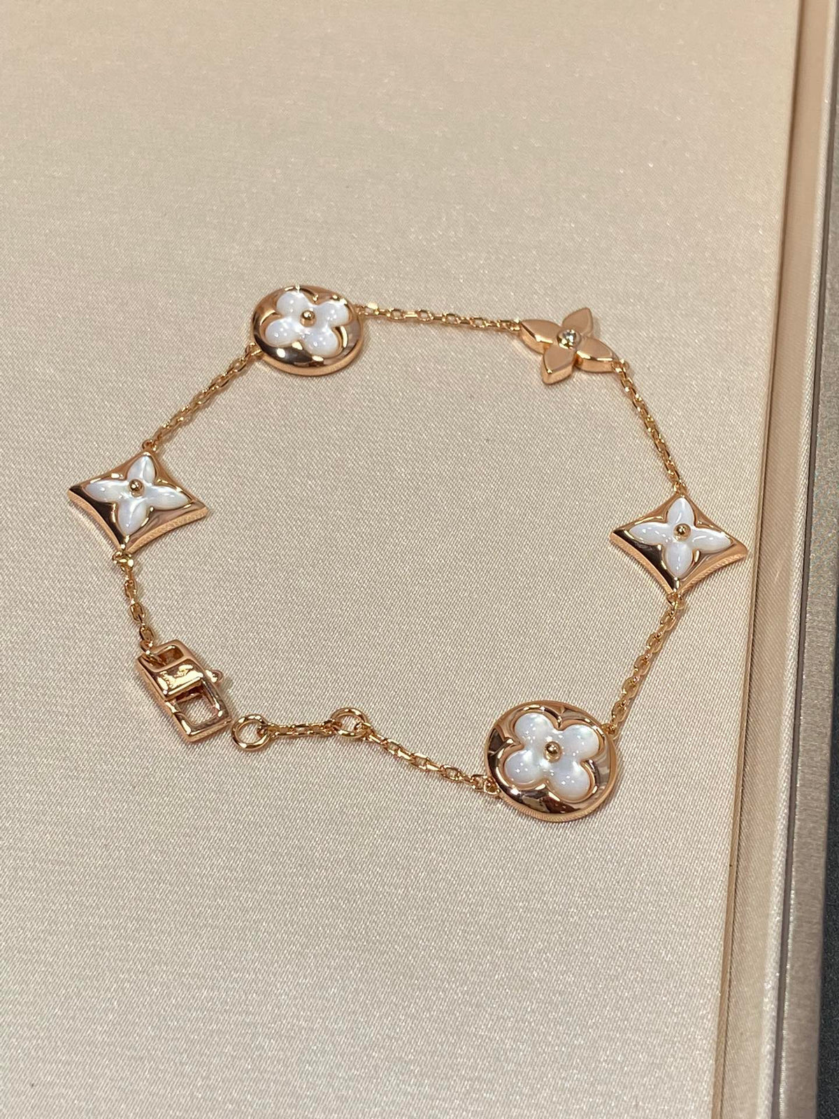 [Elara jewelsry ]STAR AND SUN 5 MOTIF MOP PINK GOLD BRACELET