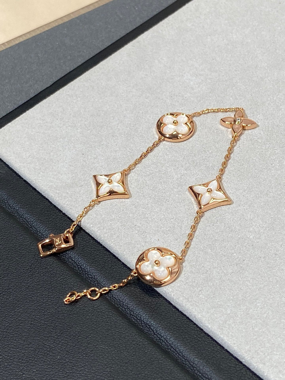 [Elara jewelsry ]STAR AND SUN 5 MOTIF MOP PINK GOLD BRACELET