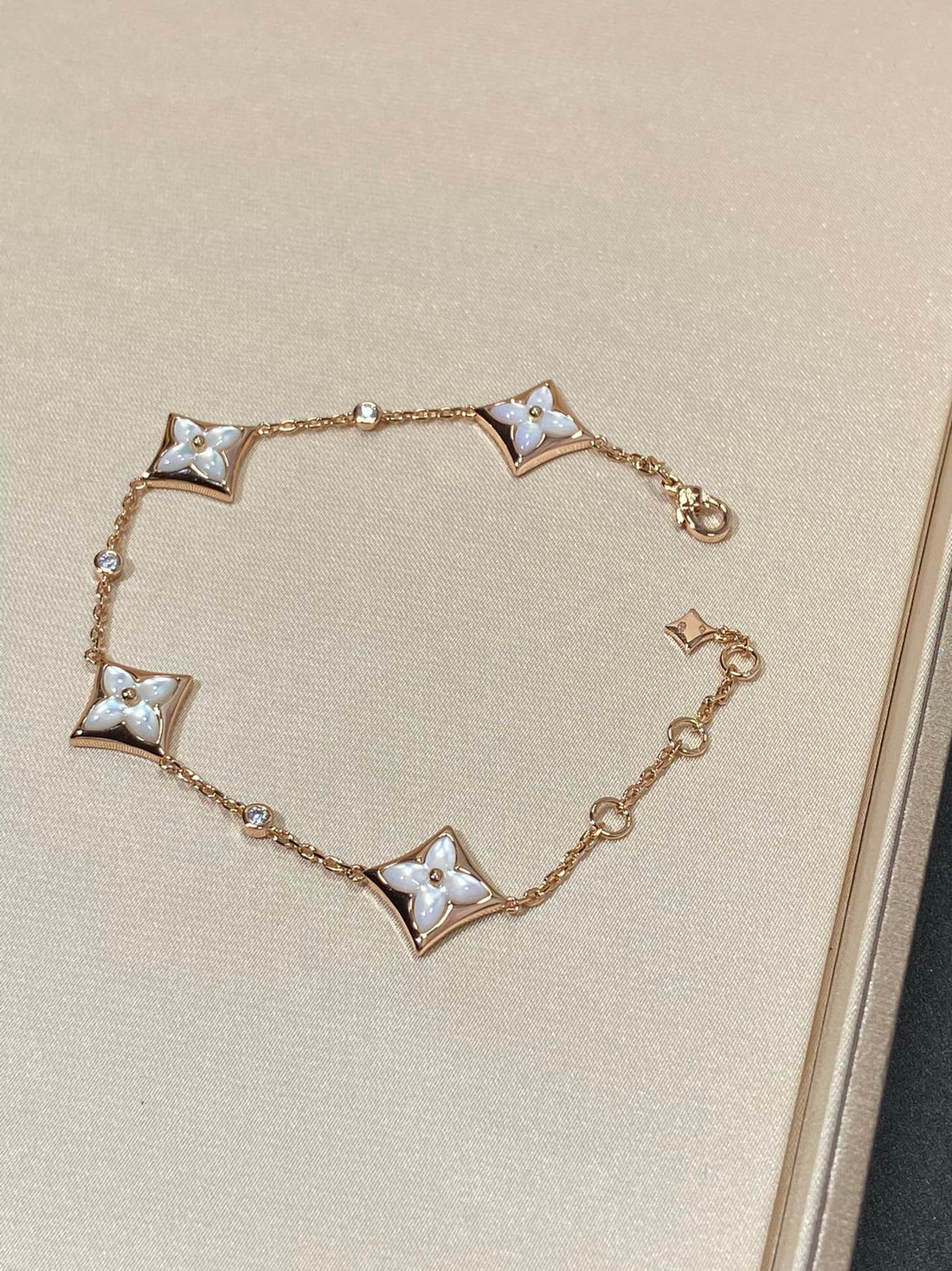 [Elara jewelsry ]STAR 4 MOTIF MOP DIAMOND PINK GOLD BRACELET
