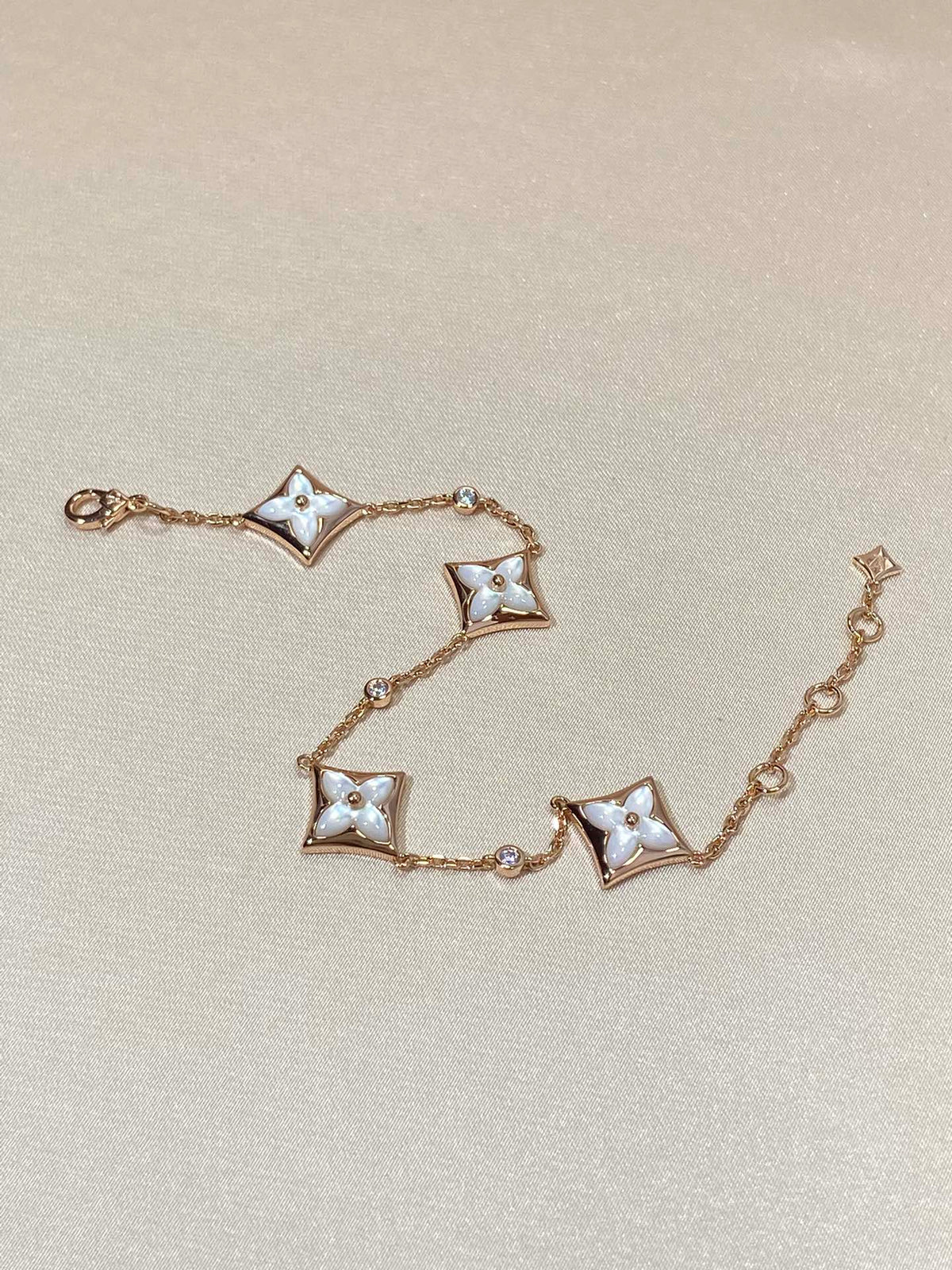 [Elara jewelsry ]STAR 4 MOTIF MOP DIAMOND PINK GOLD BRACELET