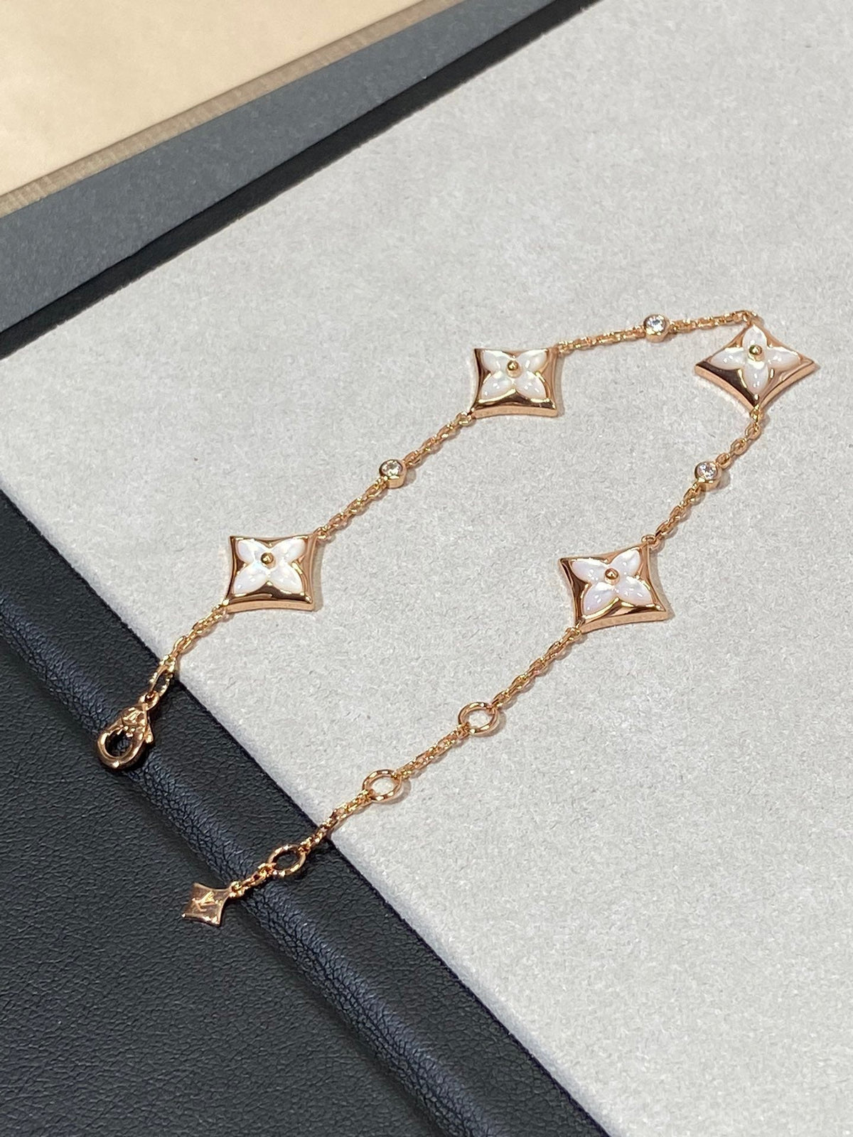 [Elara jewelsry ]STAR 4 MOTIF MOP DIAMOND PINK GOLD BRACELET