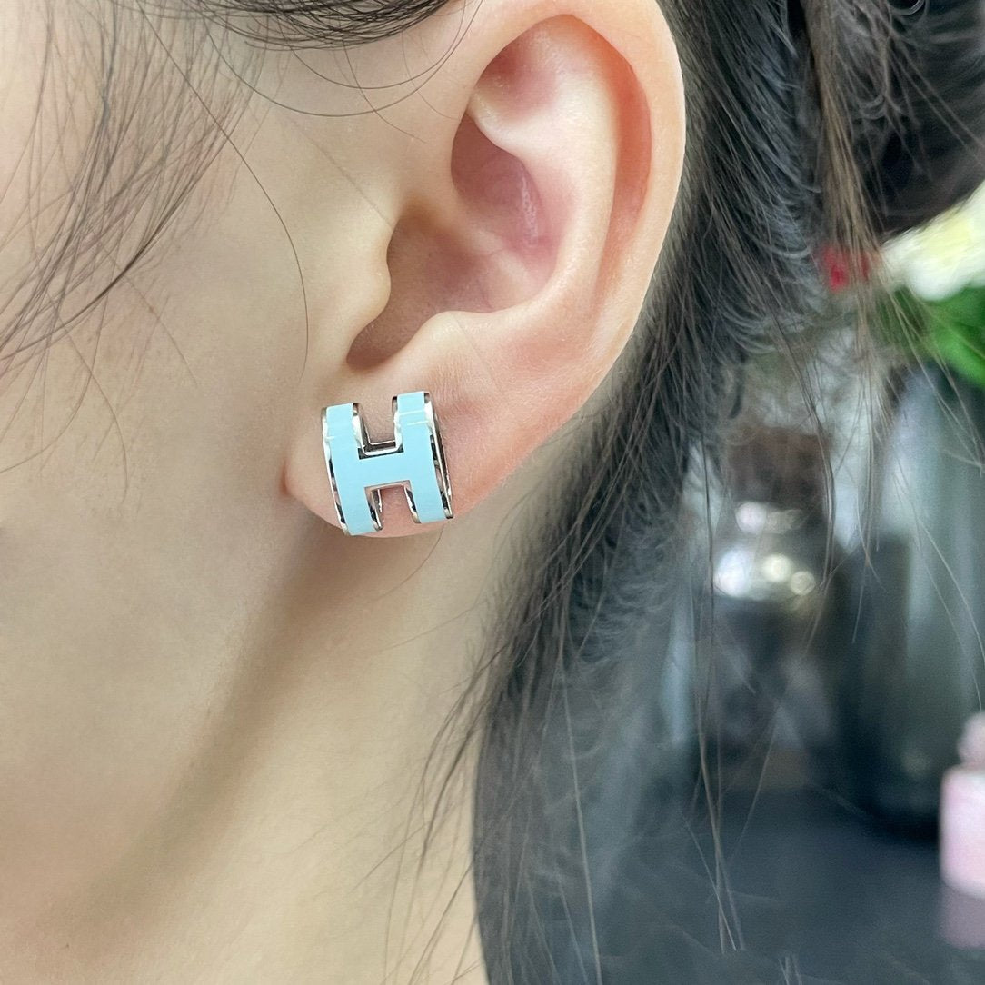 [Elara jewelsry ]POP H SKY BLUE STUD EARRINGS