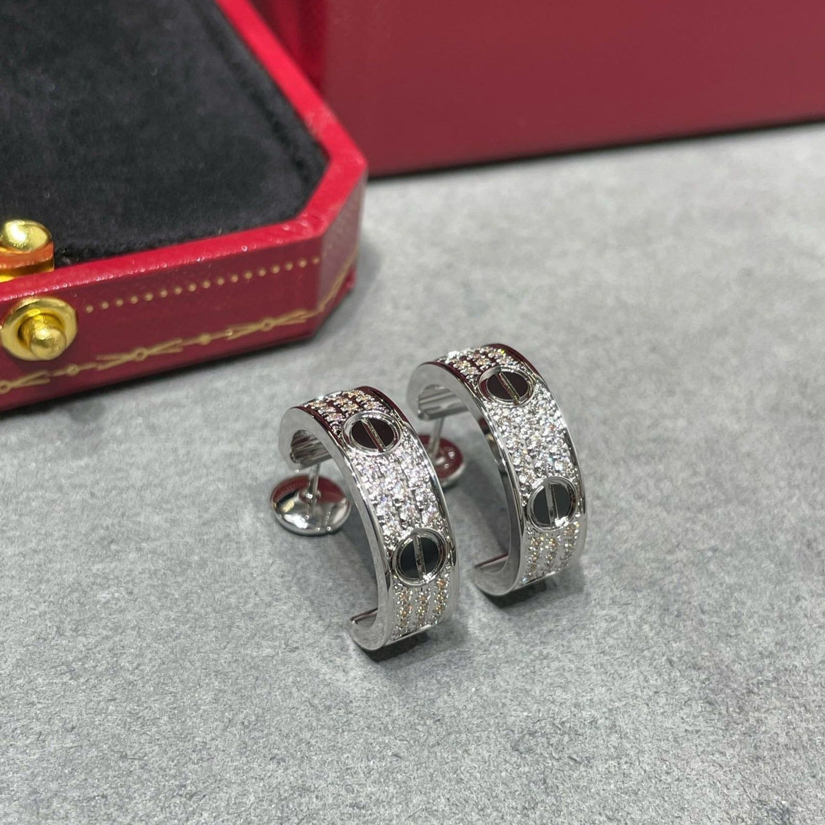 [Elara jewelsry ]LOVE CERAMIC DIAMOND PAVED SILVER EARRINGS