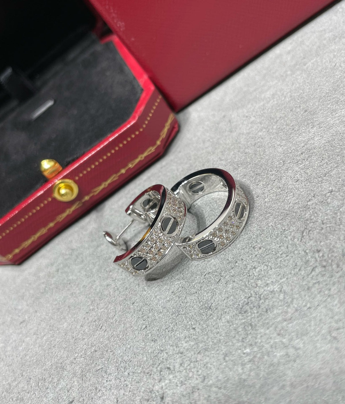 [Elara jewelsry ]LOVE CERAMIC DIAMOND PAVED SILVER EARRINGS