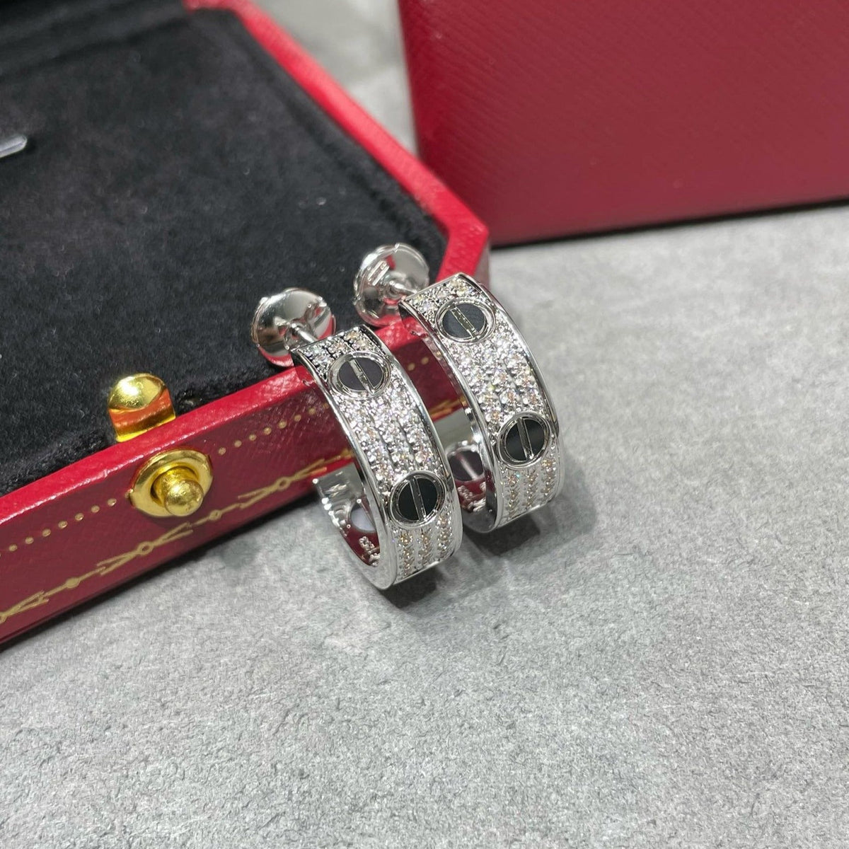 [Elara jewelsry ]LOVE CERAMIC DIAMOND PAVED SILVER EARRINGS