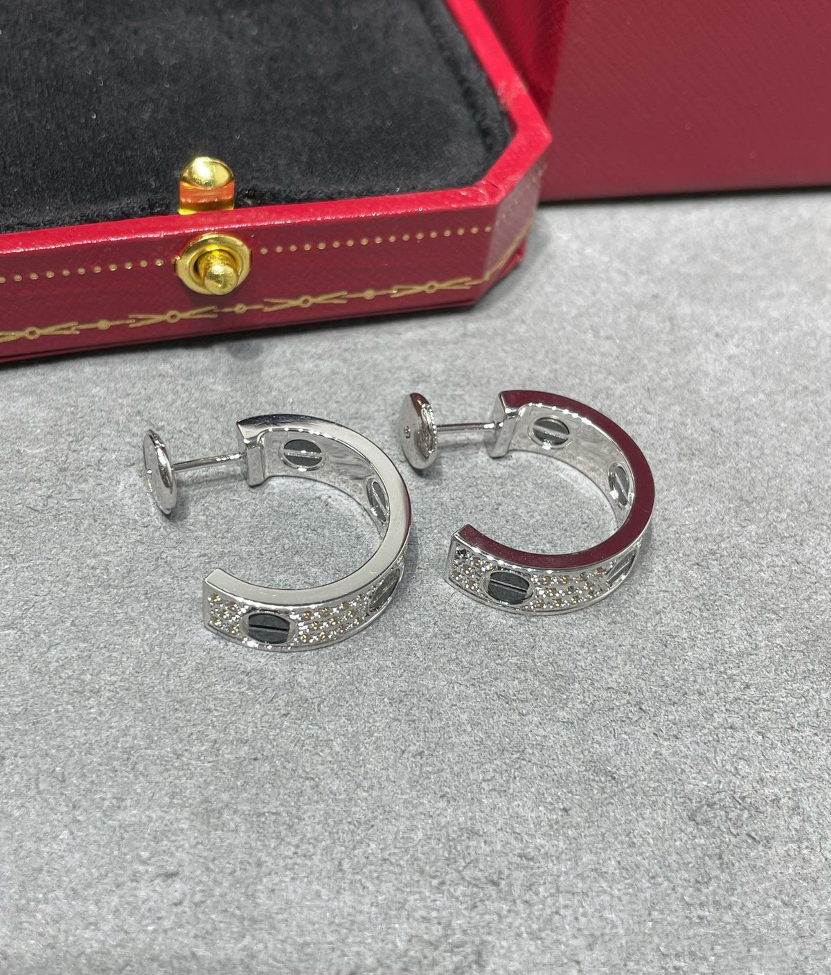 [Elara jewelsry ]LOVE CERAMIC DIAMOND PAVED SILVER EARRINGS