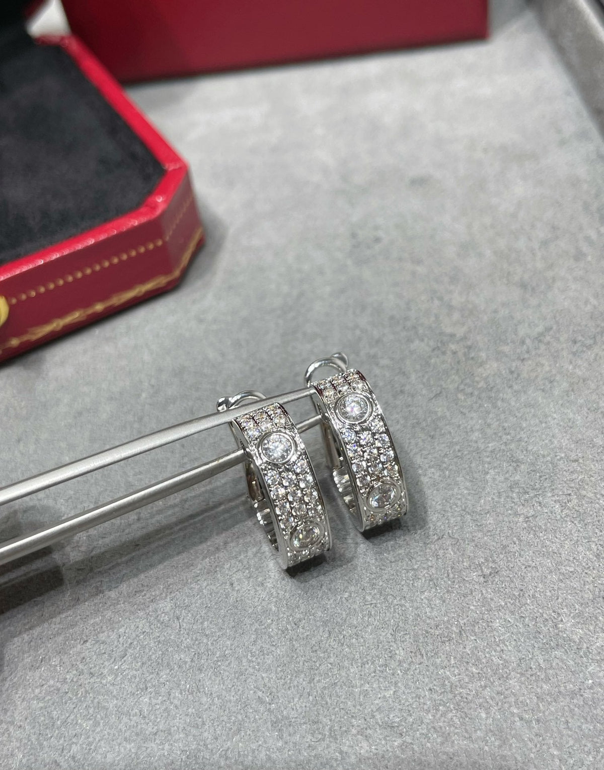 [Elara jewelsry ]LOVE 5.5MM DIAMOND PAVED EARRINGS