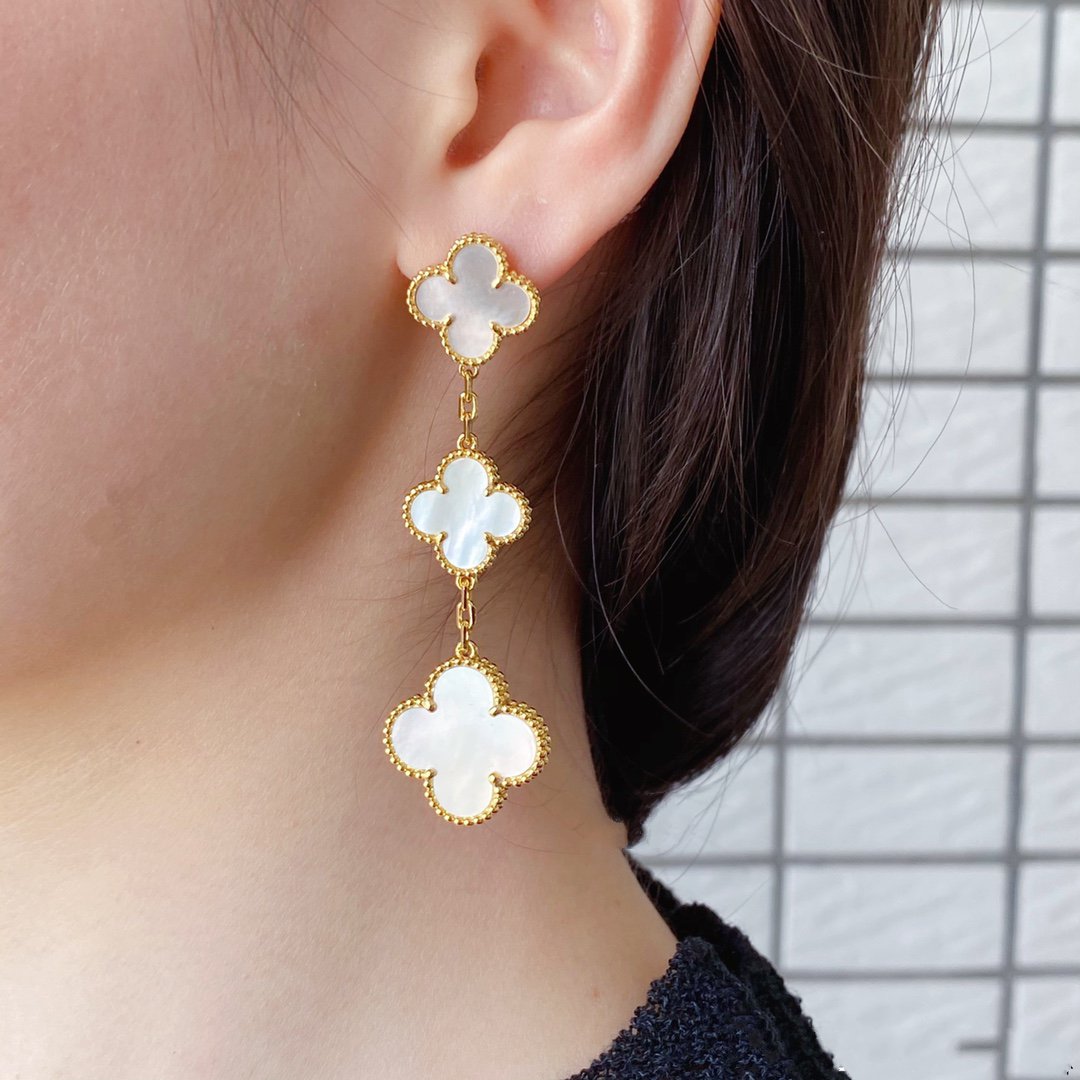 [Elara jewelsry ]CLOVER MOP 3 MOTIFS GOLD EARRINGS