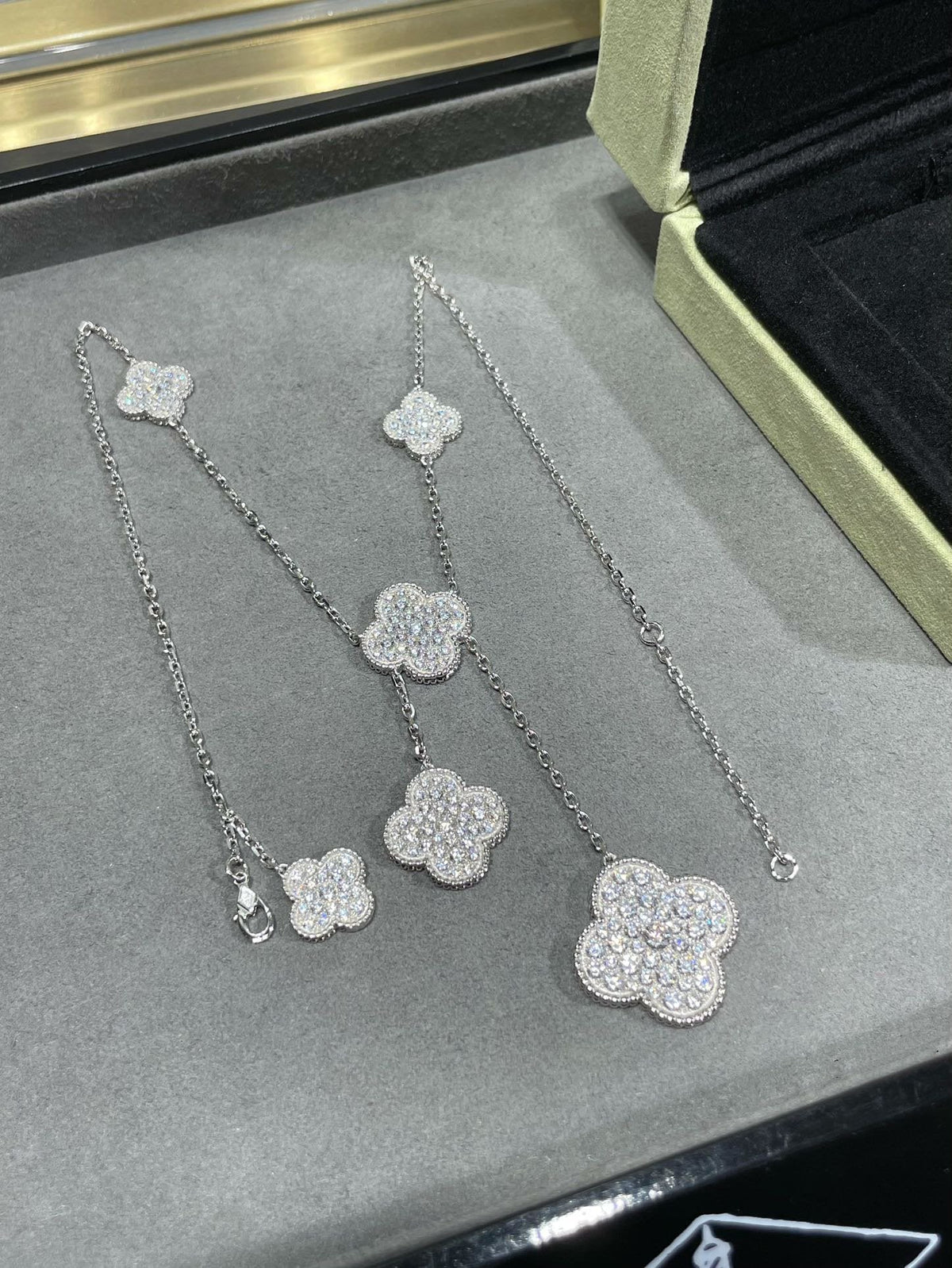 [Elara jewelsry ]CLOVER 6 MOTIF DIAMOND PAVED NECKLACE