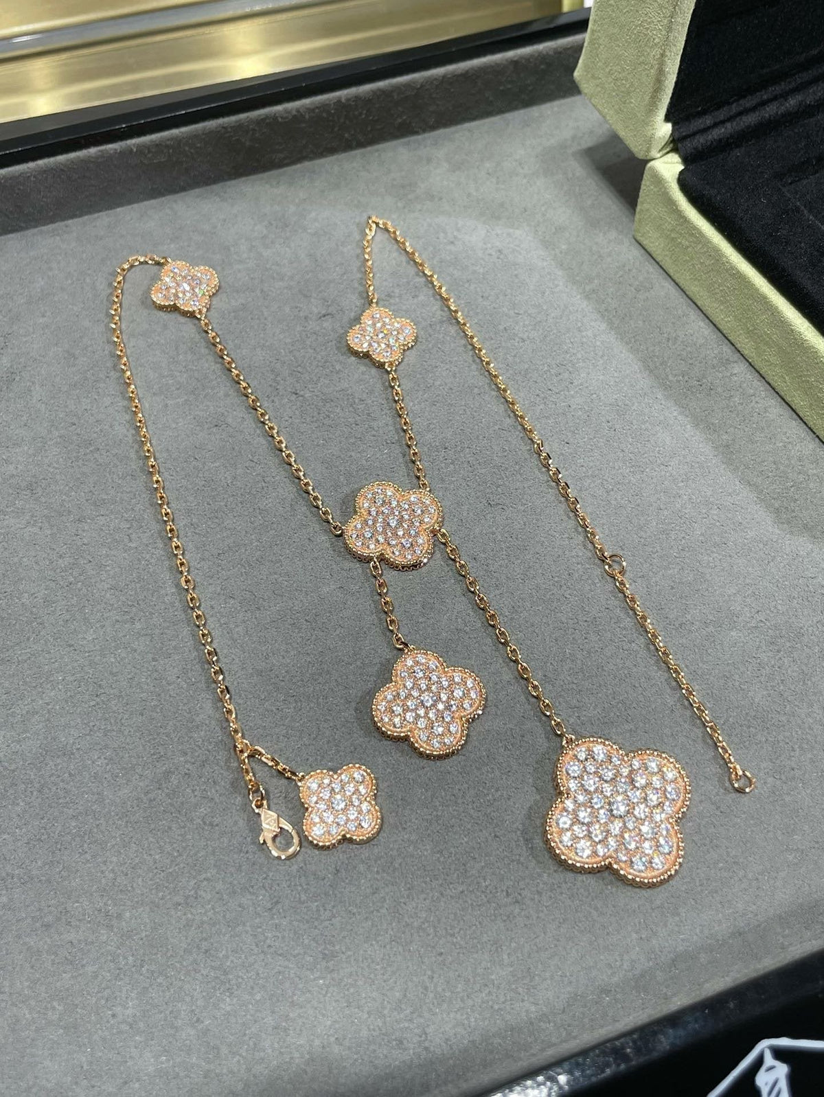 [Elara jewelsry ]CLOVER 6 MOTIF DIAMOND PAVED NECKLACE